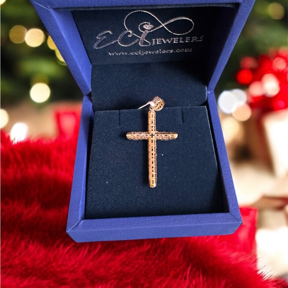 Beautiful Gold Cross Pendant (10K)